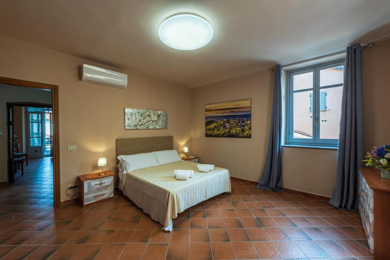Palazzo Ciravegna Apartment อัลบา ภายนอก รูปภาพ